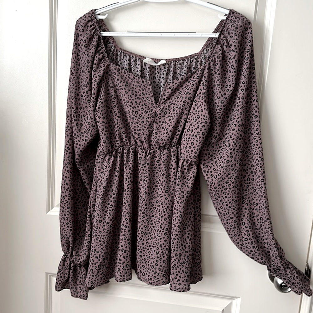 Medium puffy sleeve top.